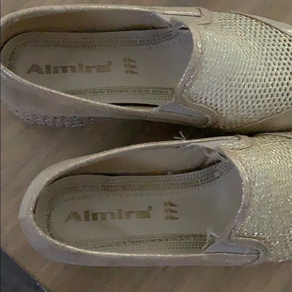 Shoes - Picture 5 of 6